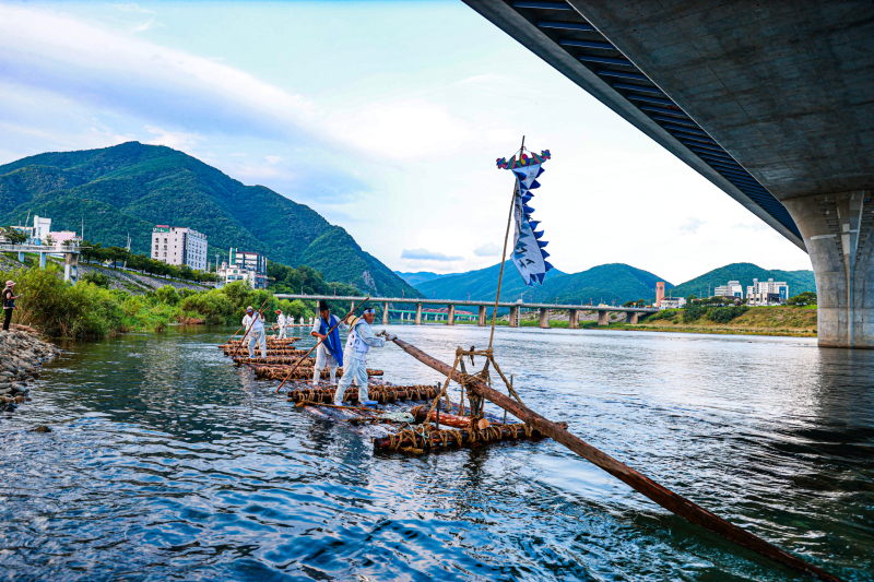 '스물여섯 번의 물결' 동강뗏목축제…3만명 열정으로 성료